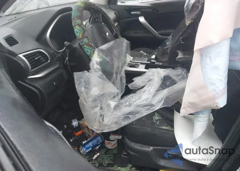 2019 Mitsubishi Eclipse Cross Se z USA, uszkodzony, nr VIN JA4AT5AA9KZ048752